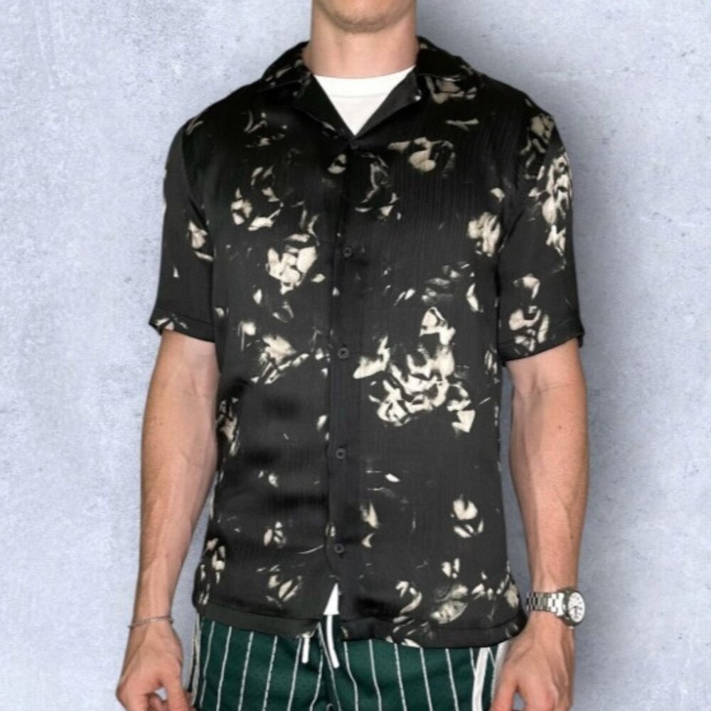 Zara Size Large Men's Short Sleeve Collar Button Down Shirt